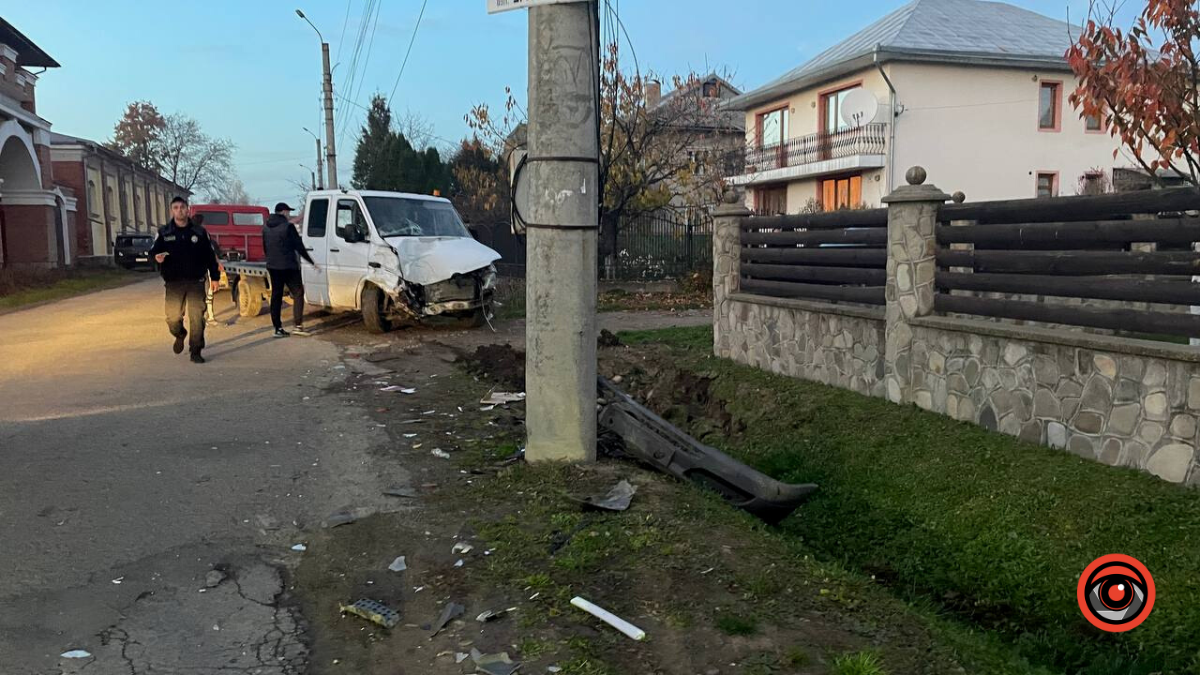 Йшов на обгін: ДТП на вулиці Довбуша у Коломиї