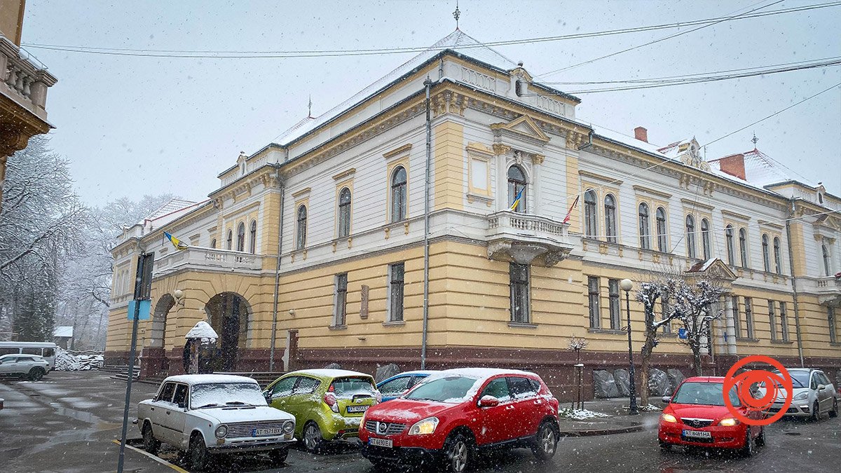 Захисник Василь Фесюк зачитає вірші у Коломиї