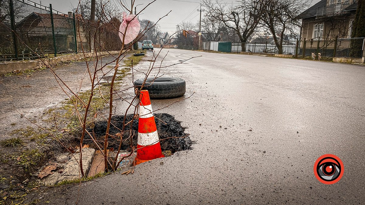 Зробили і... переробили: нову дорогу на вул. Старицького в Коломиї вже латали