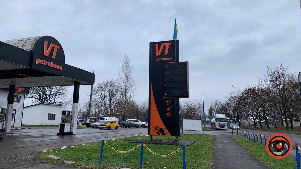 Дизпаливо і бензин дорожче, а газ впав у ціні: вартість пального у Коломиї