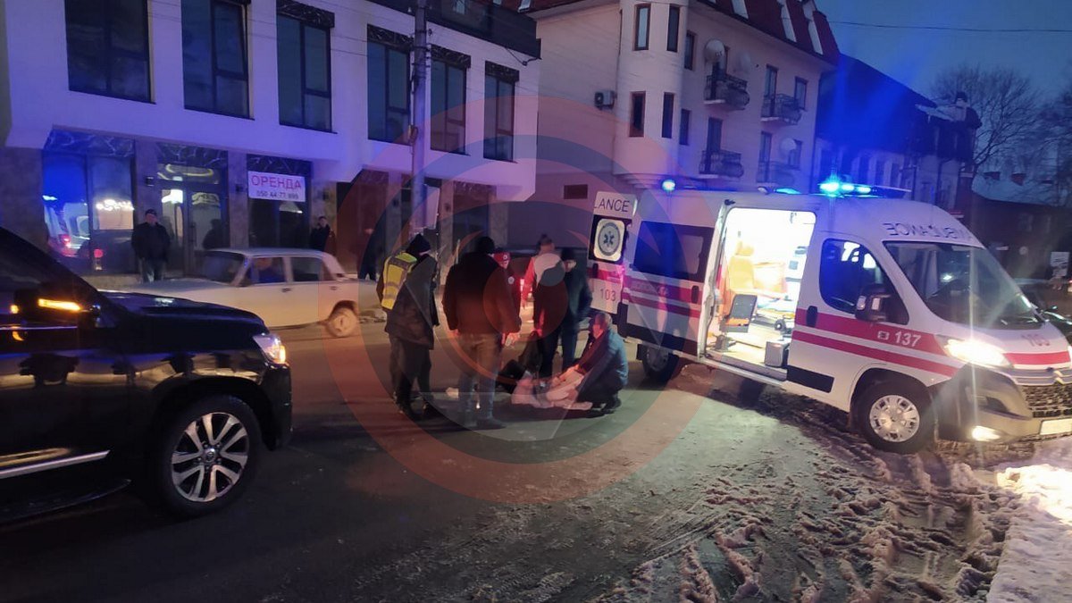 У Коломиї Toyota наїхала на дівчинку, яка вибігла з-за припаркованого авто