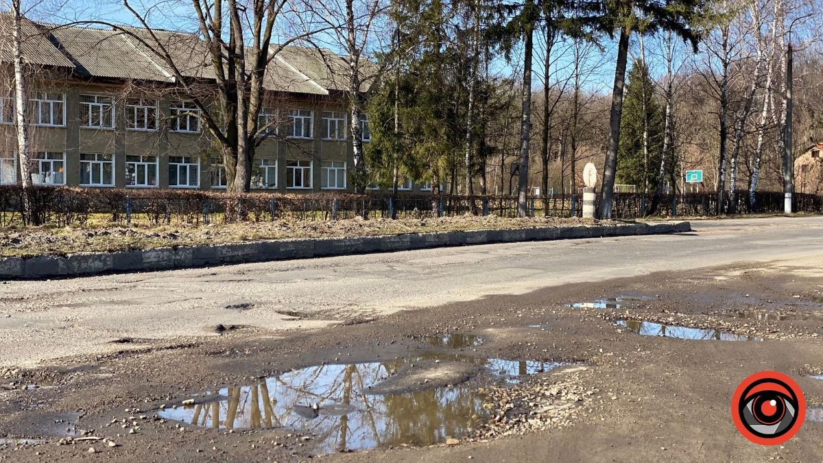 Кільцева розв'язка на Франківськ досі у жахливому стані
