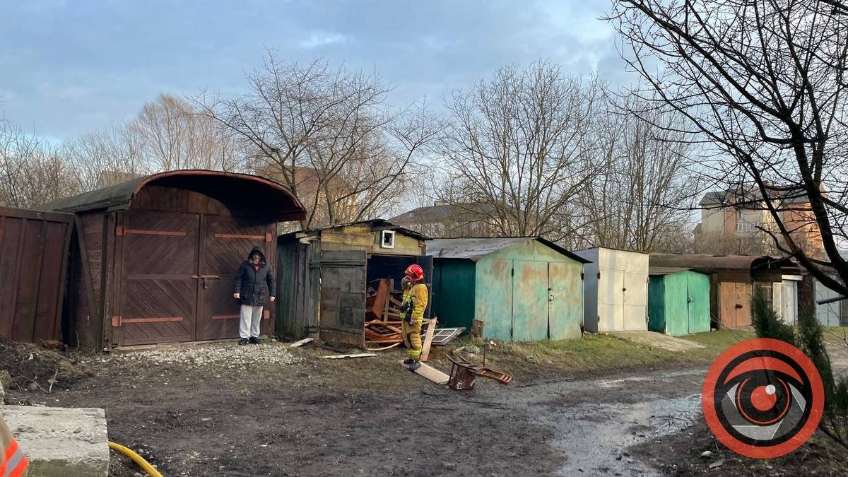 У Коломиї на вулиці Мазепи горів гараж 2