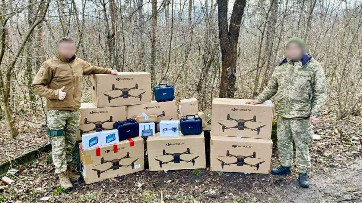 Коломийська громада передала "десятці" на фронт 8 дронів та інше обладнання