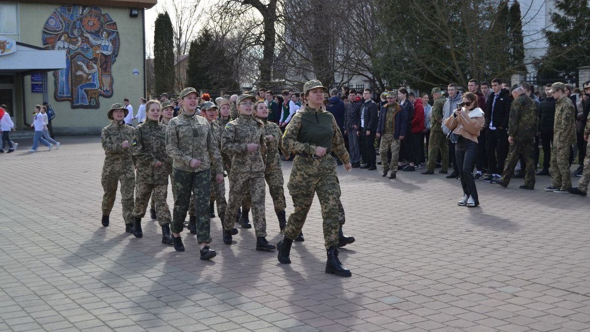 Понад 200 мешканців Городенки демонстрували рівень стройової підготовки