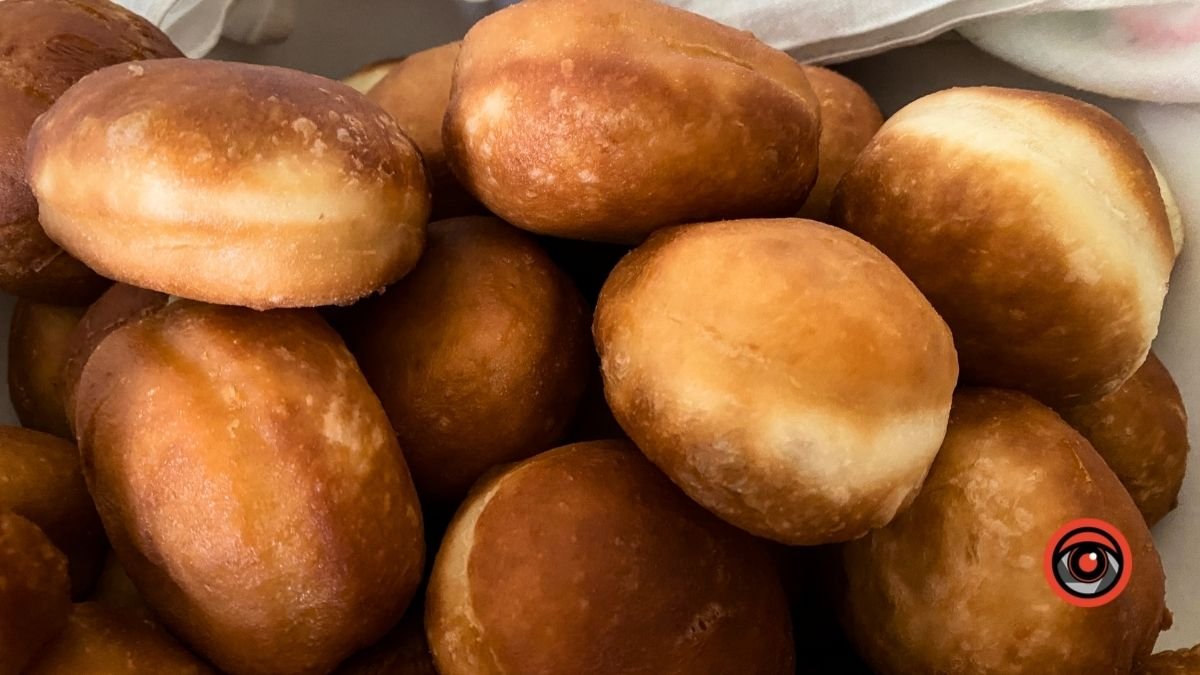 Соковиті та пісні пампушки до чаю: рецепт тижня