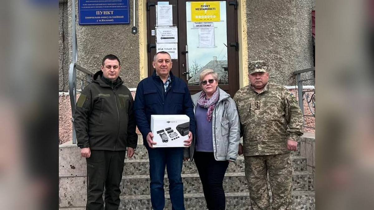 У Коломиї передали ще один дрон тероборонівцям