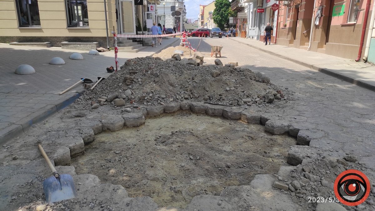 На початку вул. Валової тривають дорожні роботи 1