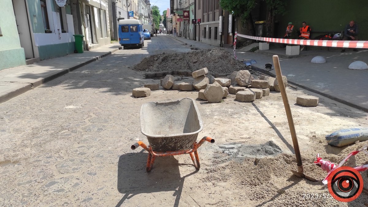 На початку вул. Валової тривають дорожні роботи