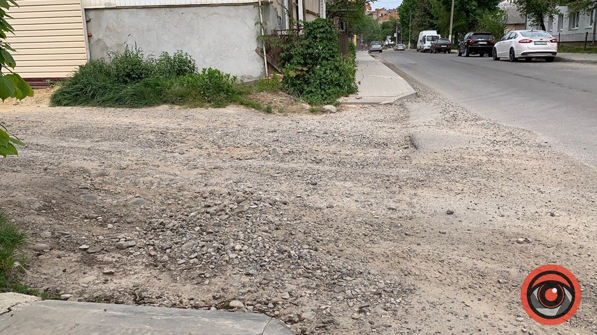 Коломияни закликають заасфальтувати вул. Залізняка