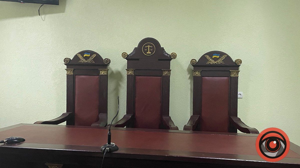На Прикарпатті судитимуть експоліцейського-організатора незаконного перетину кордону чоловіками