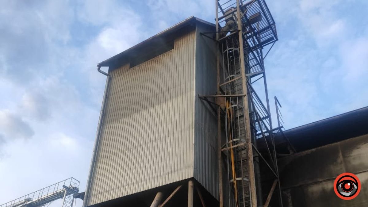 У Городенківській громаді горіли відходи та пил від зернопродуктів