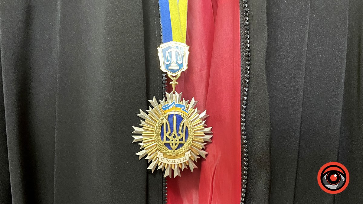 Чому у суддів різні мантії 2