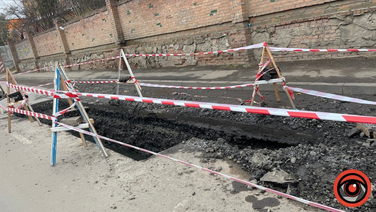 На вул. Хмельницького в Коломиї здерли частину асфальту 2