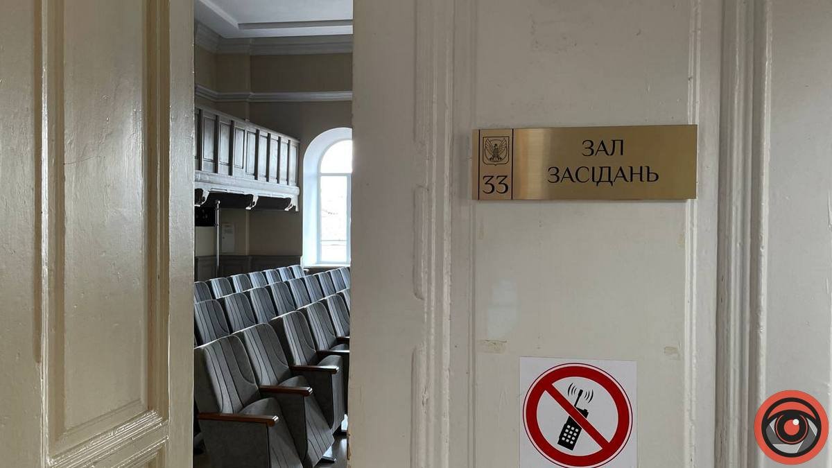 "Панове депутати!" - звертався міський голова Коломиї до порожніх крісел