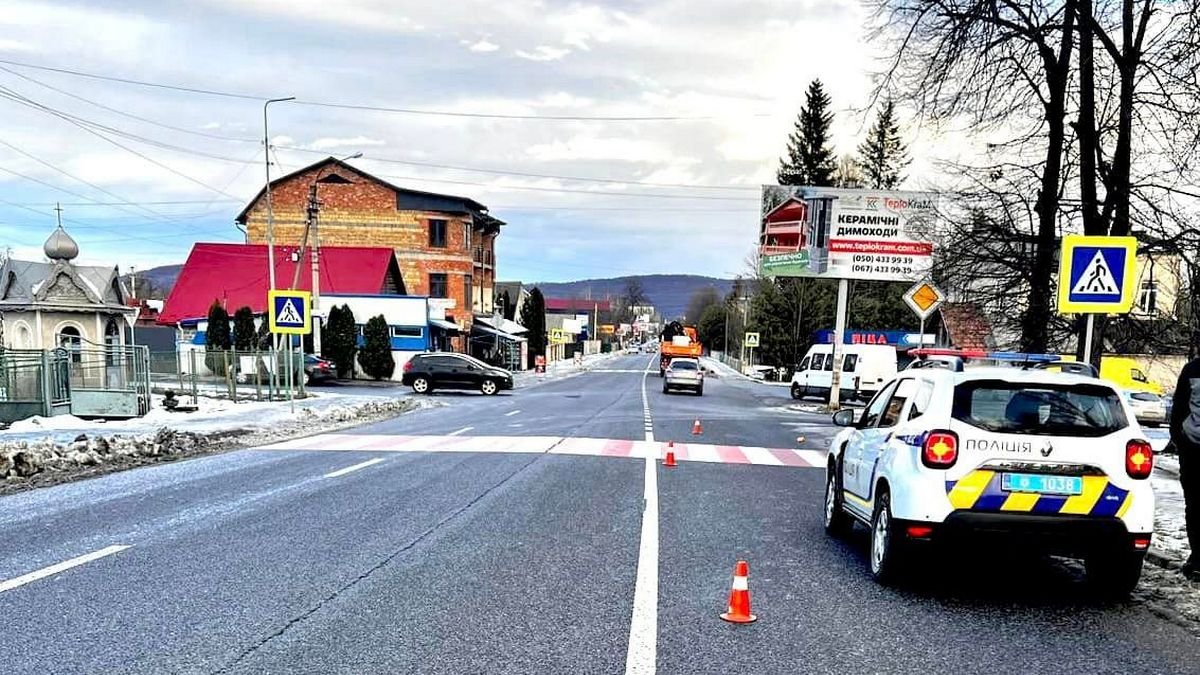 У Надвірній водій збив жінку на пішохідному переході