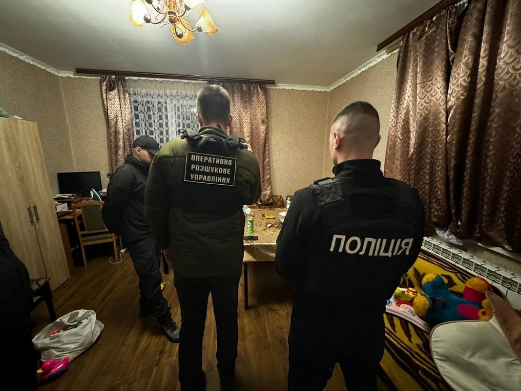 Троє прикарпатців горами пробиралися до Словаччини: їх та переправника затримали 1