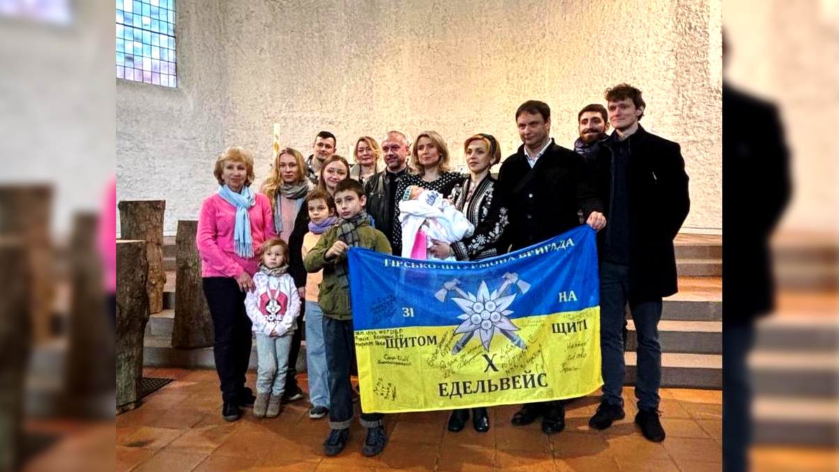 Допомагала ще у маминому животику | Едельвейсам передали дрон від новонародженої Даринки