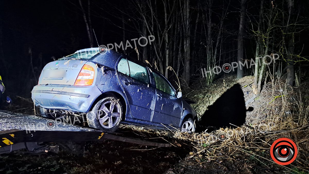Неподалік Коломиї легковик злетів у кювет | Є постраждалі