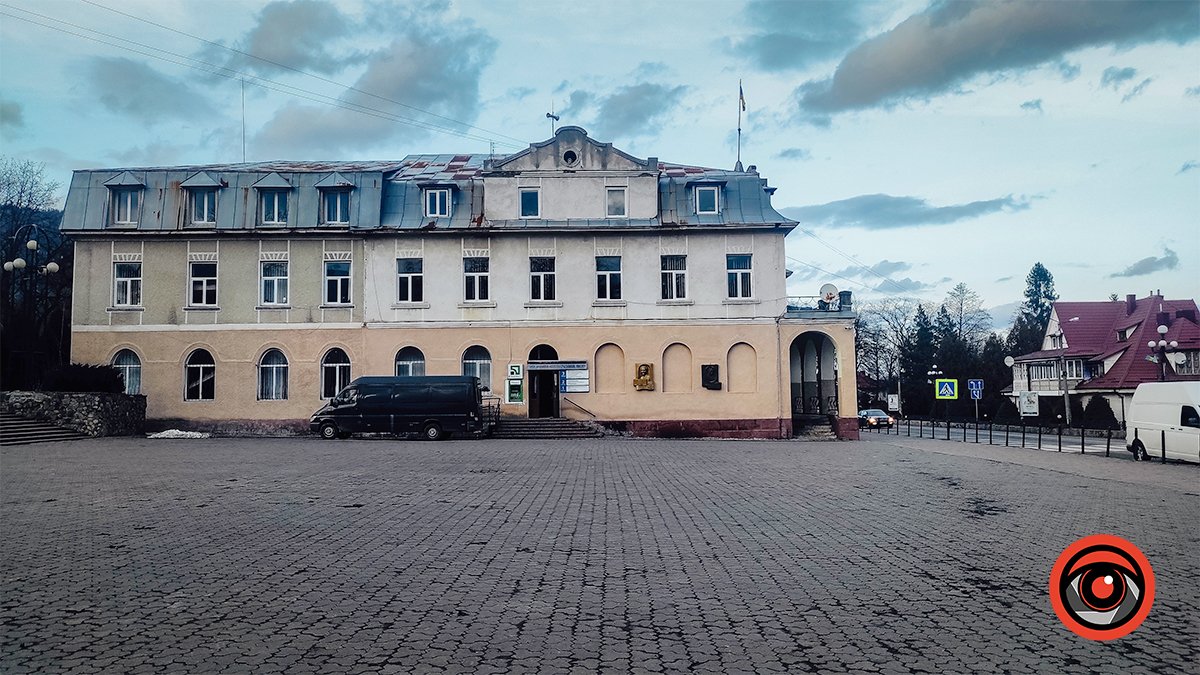 Зміни в бюджеті, земельні питання та інше: які питання розглядали на сесії Яремчанської міськради