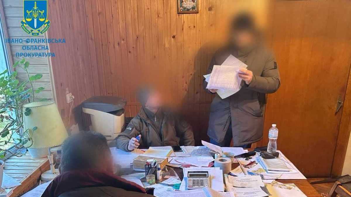 Через керівника та службовців лісгоспу у Нацпарку "Гуцульщина" незаконно зрубали понад 600 дерев