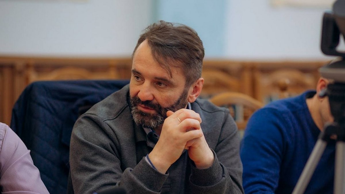 Мер Яремче купив 4 торгових приміщення, земельну ділянку та відклав з дружиною 50 тисяч доларів