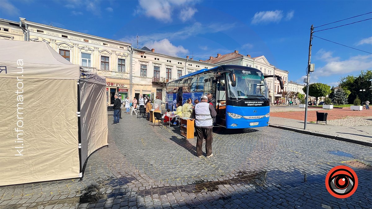 Сьогодні у центрі Коломиї безкоштовно перевіряють стан здоров’я і вакцинують 2