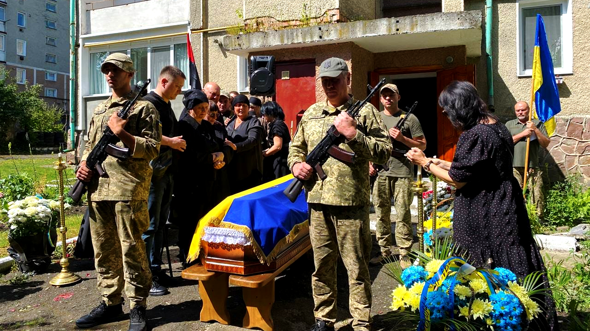 У Городенці в останню путь провели загиблого воїна Андрія Долинського 1