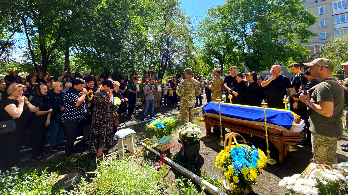 У Городенці в останню путь провели загиблого воїна Андрія Долинського 2