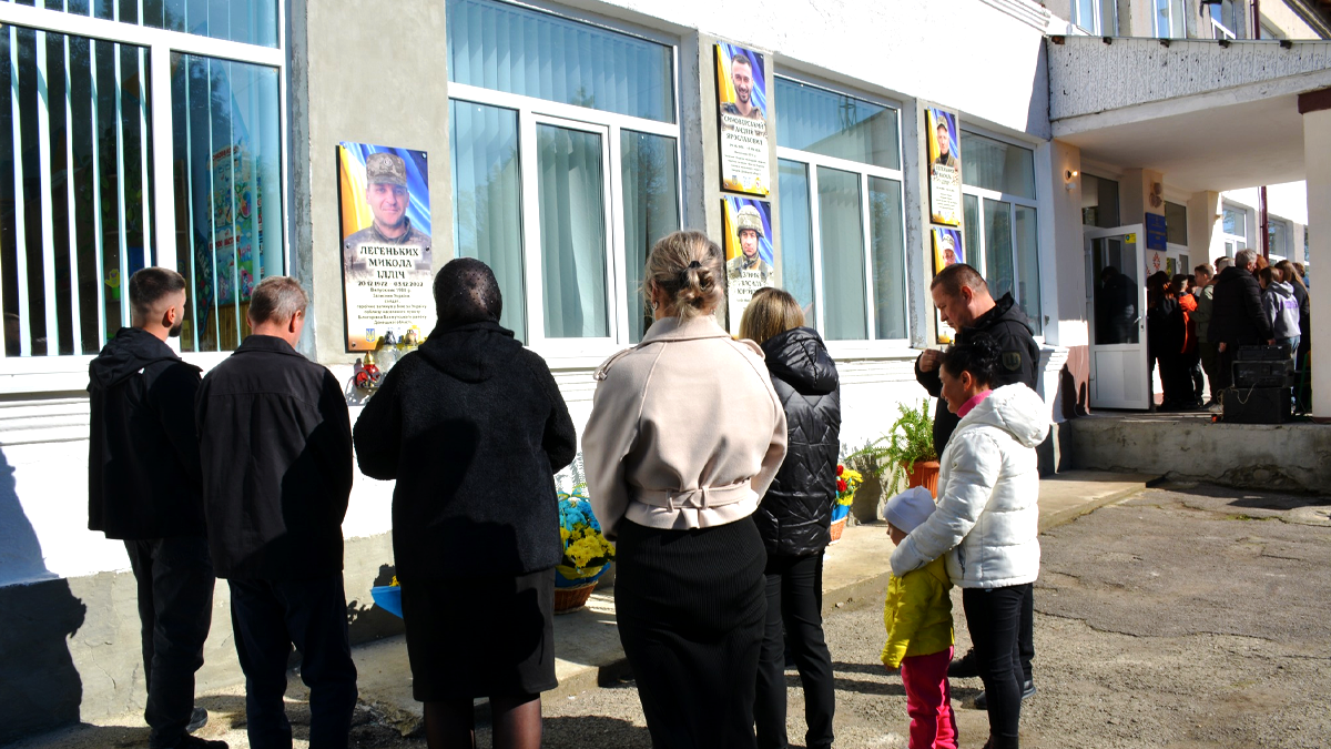На Надвірнянщині відкрили меморіальну дошку загиблому Миколі Легеньких