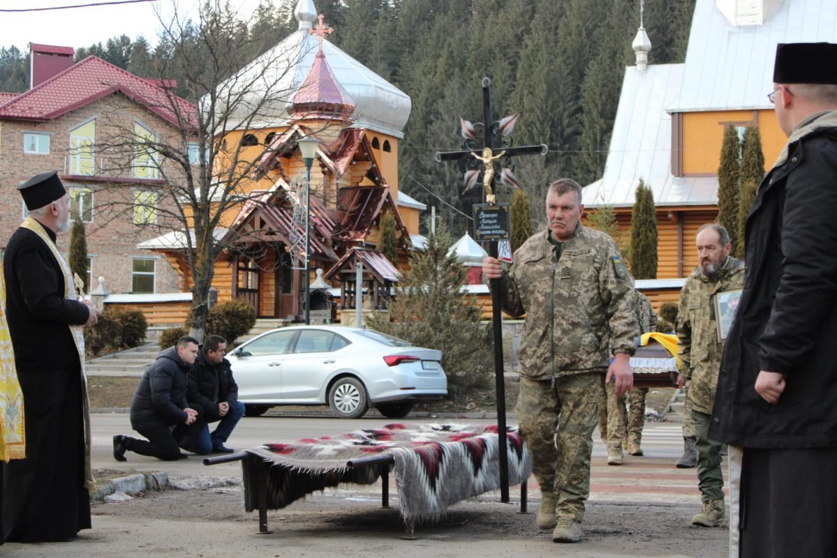 Верховинщина зустріла померлого військовослужбовця Михайла Семенюка 1