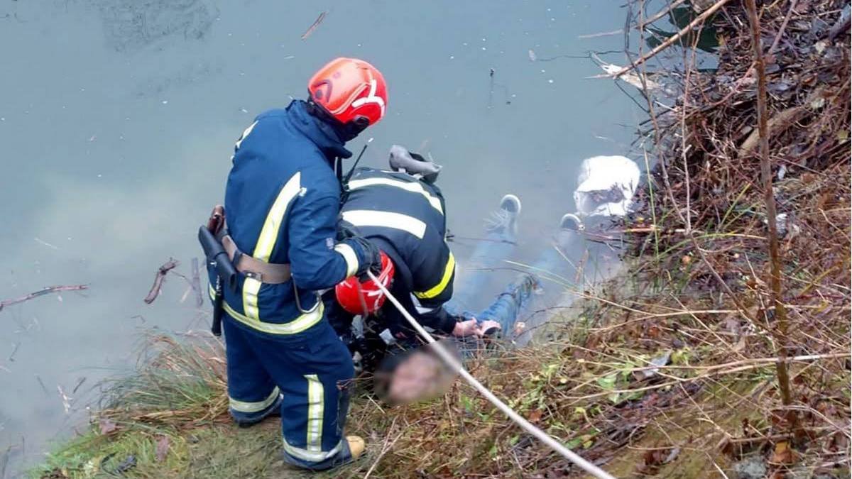 На Косівщині у річці ледь не потонув чоловік