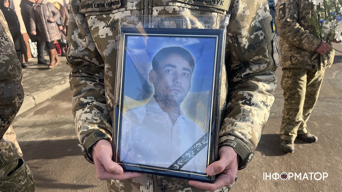 У Коломиї в останню дорогу провели захисника Володимира Іванищука