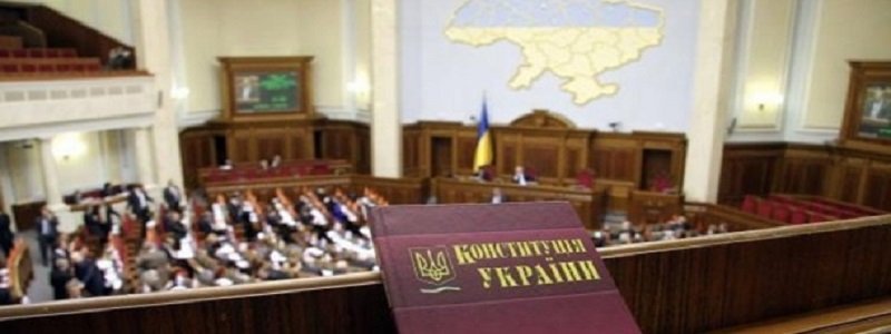 Децентрализация по-президентски: Киеву права, на места – обязанности