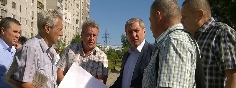 В преддверии выборов Крупский нашел ничейную ливневку на ж/м Фрунзенский