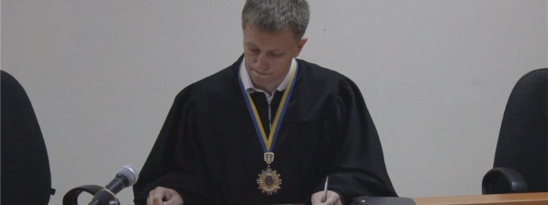 Днепропетровский горсовет подал в суд на теризбирком, а теризбирком прочно окопался в облсовете