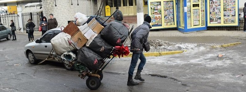 Кто и за сколько крышует выносную торговлю в Днепропетровске