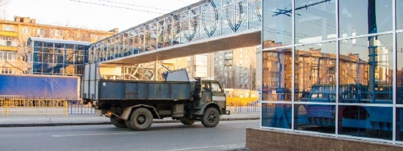 Конструкцию на Слобожанском проспекте активисты назвали «переходом смерти»
