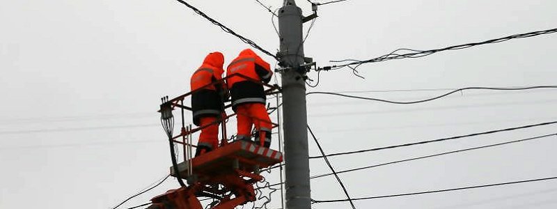 Миллионы на освещение: кто поставляет Днепропетровску провода и лампочки