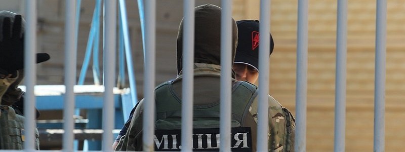 Что делали вооруженные люди на Днепропетровском  тепловозоремонтном заводе?