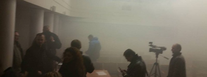 Дымовая завеса в Шевченковском райсовете: за что воюют?