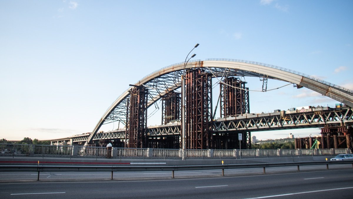 На строительстве Подольского моста в Киеве украли 80 миллионов гривен: что еще говорят в полиции