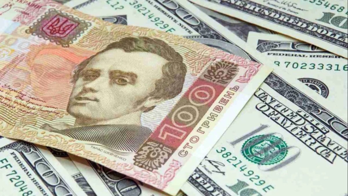 Нацбанк продолжает понижать гривну: курс валют на 22 июля