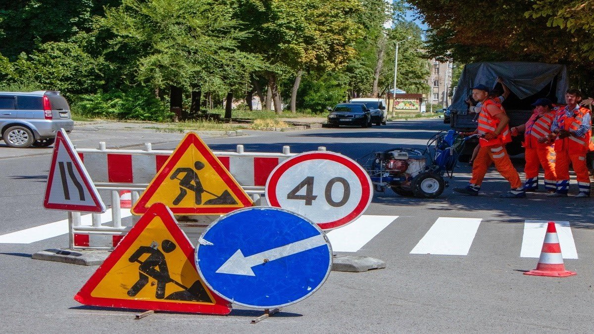 Новые светофоры, «островки» и «лежачие полицейские»: как мэрия Днепра делает безопасными дороги города