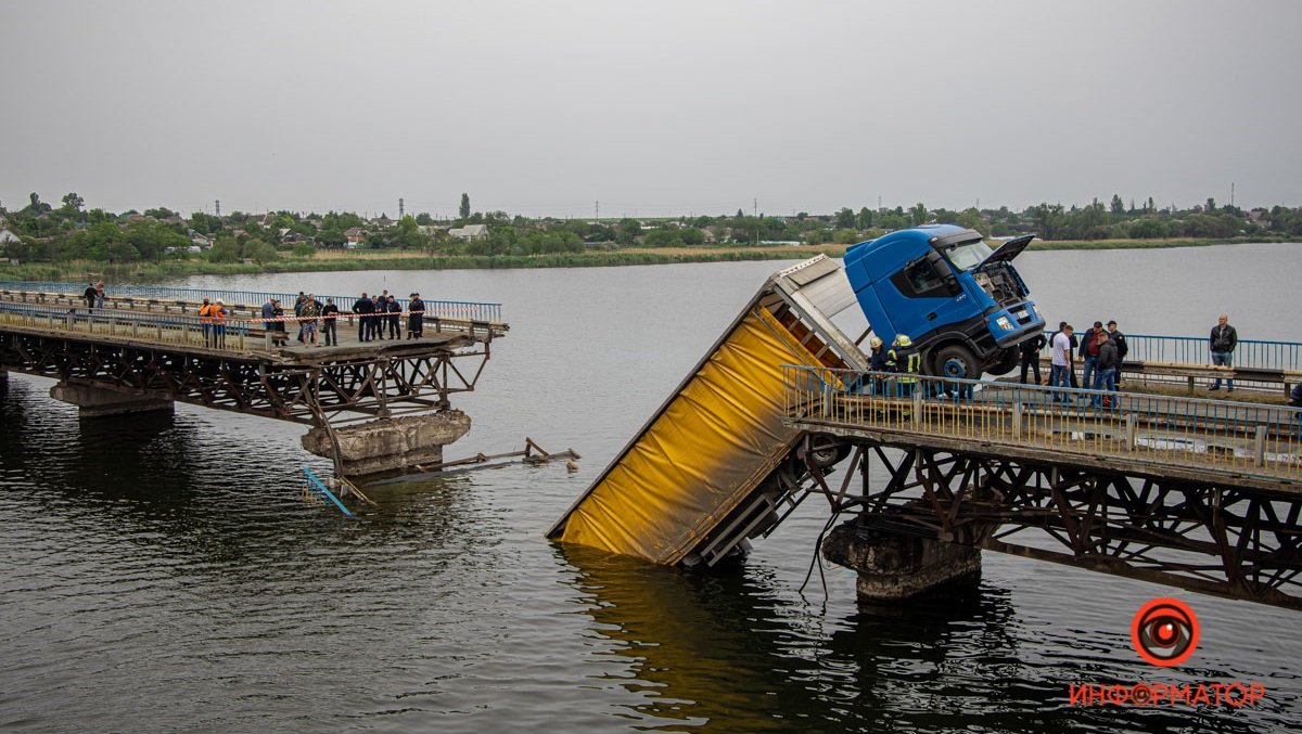 На ремонт рухнувшего моста под Днепром хотят выделить 488 миллионов фирме-«любимцу» Укравтодора