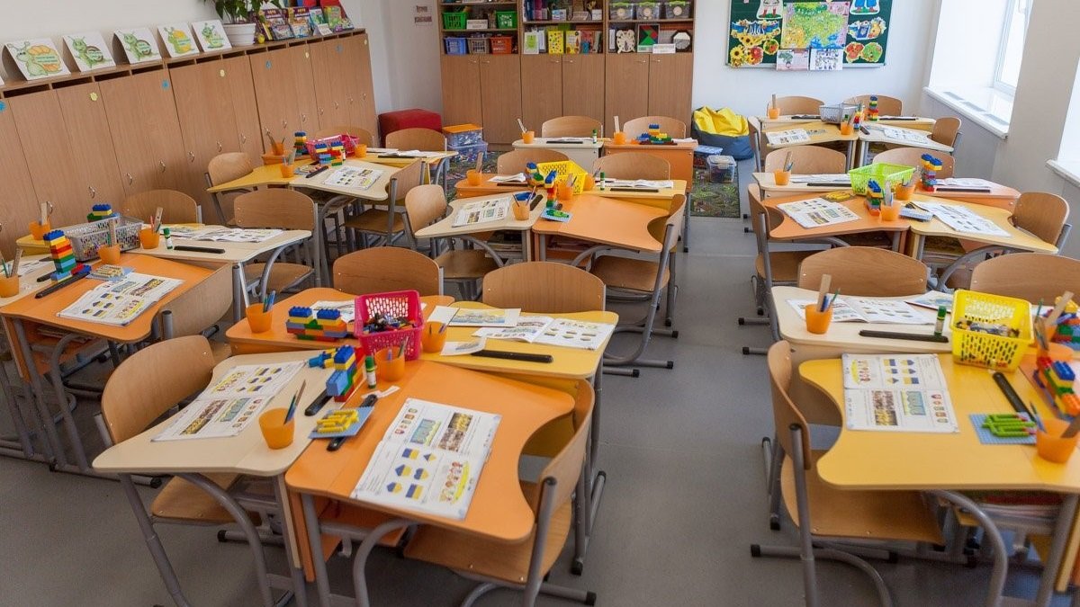 Для каких школ в Днепре закупят парты и стулья за 12 миллионов гривен
