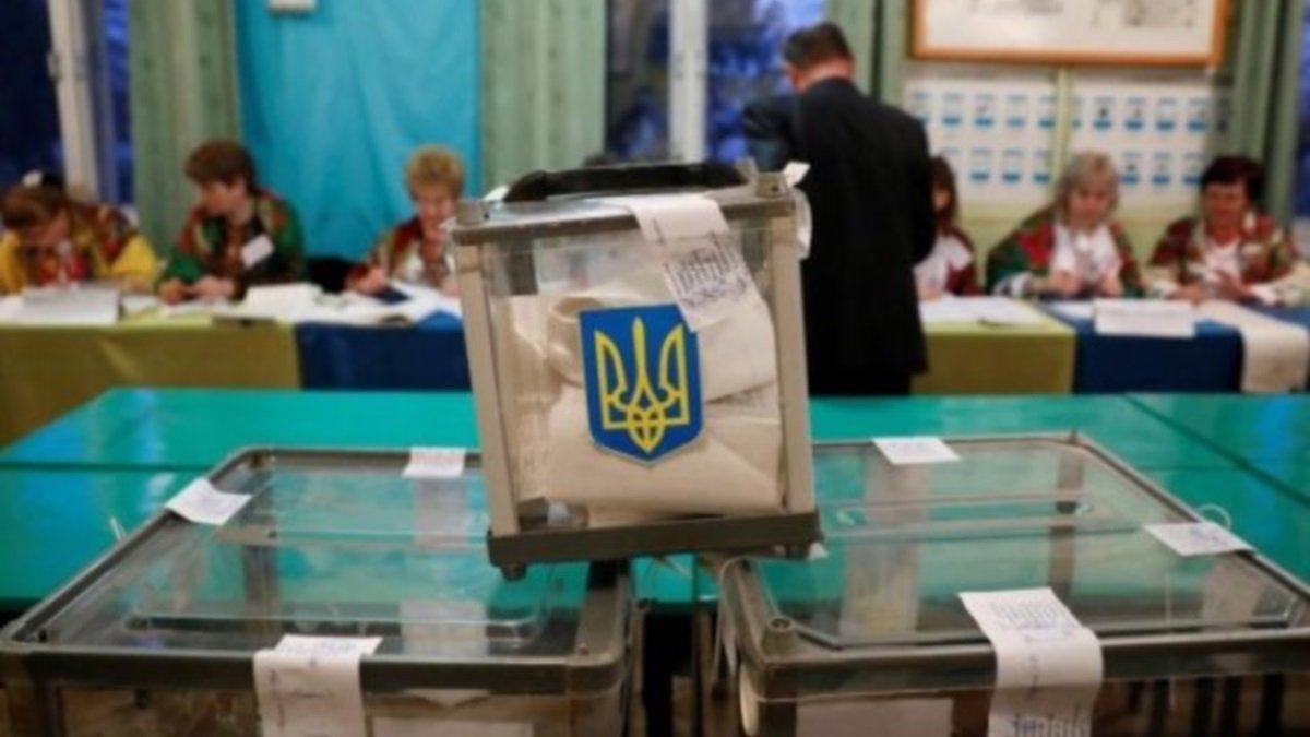 Отказ от 25 копеек, штраф за фары, «зимнее время» и выборы: что принесет Украине октябрь