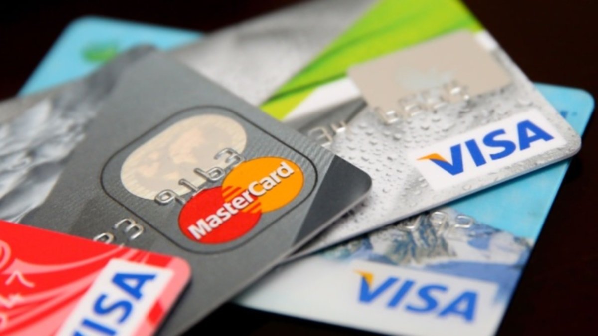 Пользование банковской картой в Украине может стать платным: в Раду внесли законопроект