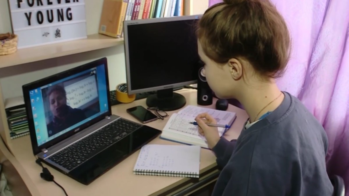 Как украинцы относятся к школьной онлайн-учебе на время эпидемии: опрос R&B Group