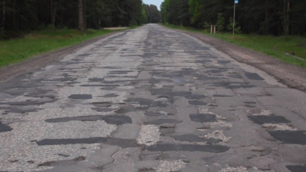 Как украинцы отзываются о дорогах в стране, и кто за них в ответе: опрос Рейтинга